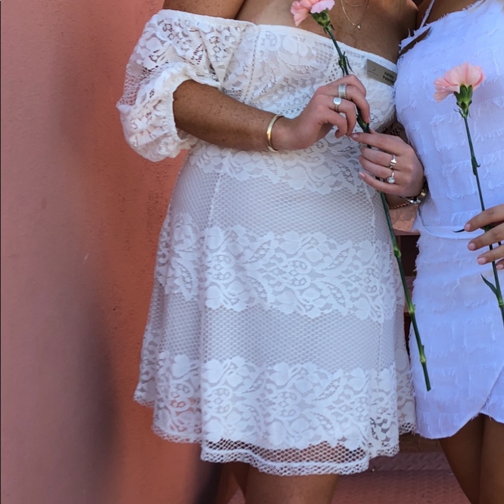 White lace off the shoulder sleeve dress